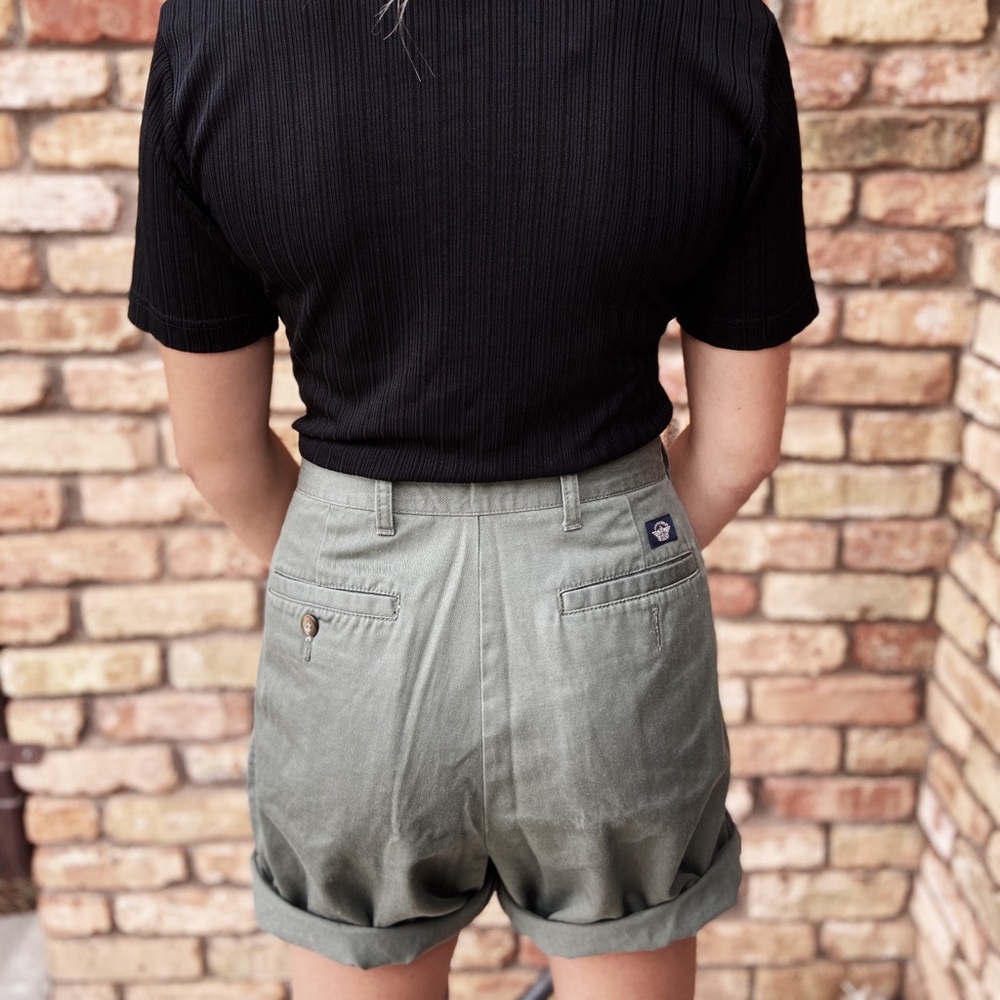 Vintage Docker’s pleated shorts - Picture 3 of 7